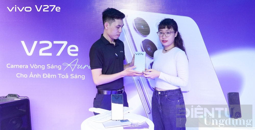 vivo v27e duoc don nhan nong nhiet trong ngay dau mo ban