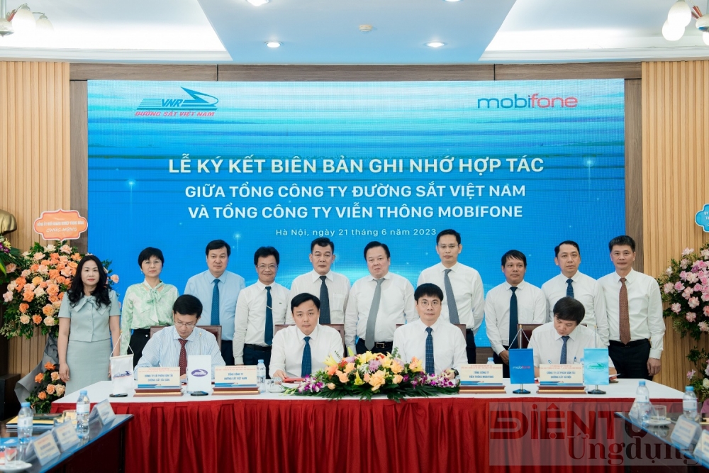 vnr bat tay mobifone dinh hinh tuong lai so cho nganh duong sat