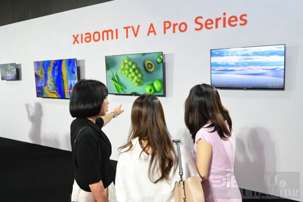 xiaomi nang tam trai nghiem bang dong tv a pro hoan toan moi