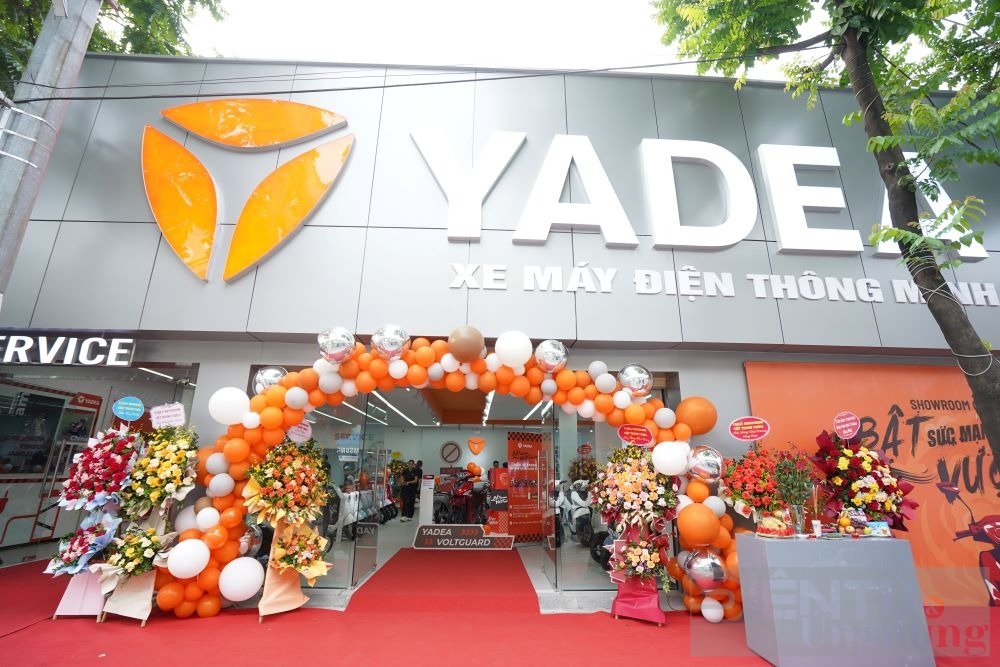 yadea khai truong showroom dau tien theo tieu chuan moi