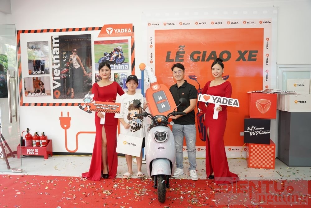 yadea khai truong showroom dau tien theo tieu chuan moi