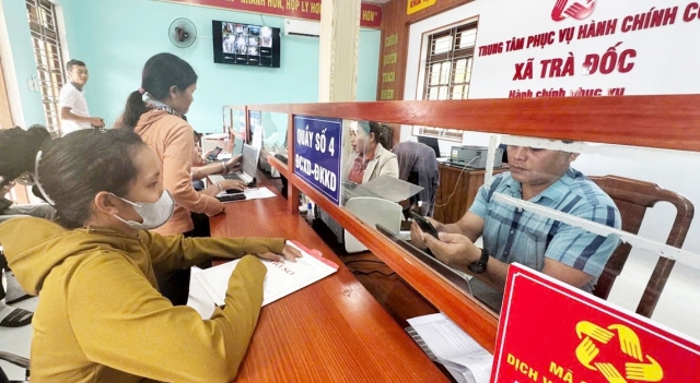 Thủ tướng yêu cầu hai bộ cử cán bộ xuống cơ sở tháo gỡ vướng mắc về đất đai, cấp sổ đỏ