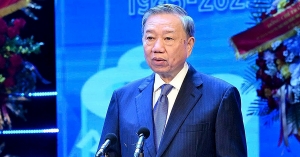 Đang công tác ở nước ngoài, Tổng Bí thư gửi thư thăm hỏi đồng bào vùng lũ Tổng Bí thư: Phải tăng thu, tiết kiệm chi để đầu tư những dự án lớn mang tính xoay chuyển tình thế