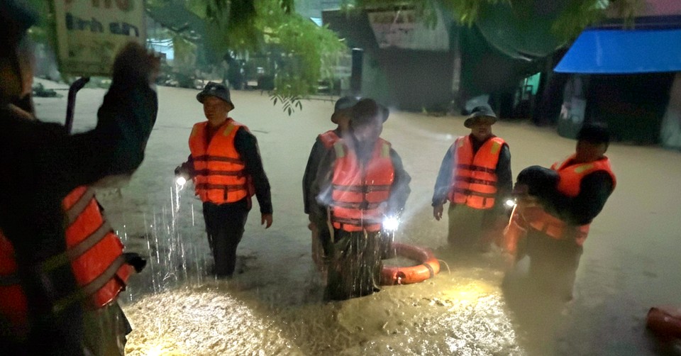 Người dân vùng lũ Thái Nguyên chia sẻ tọa độ cầu cứu